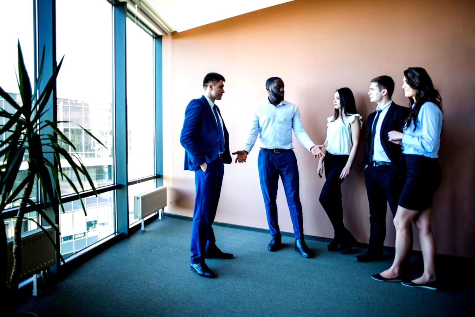 Detaillierte Finanzanalyse mit Diagrammen und Berichten